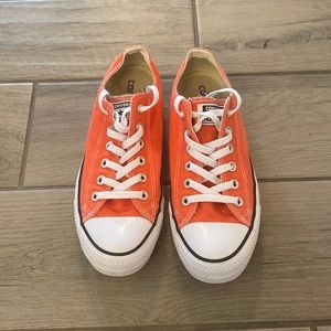Orange low top All star converse W9